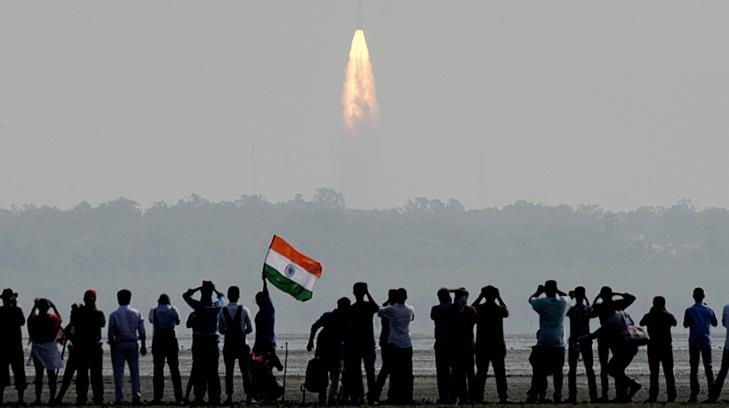 India envía con éxito 104 satélites en un mismo cohete transportador