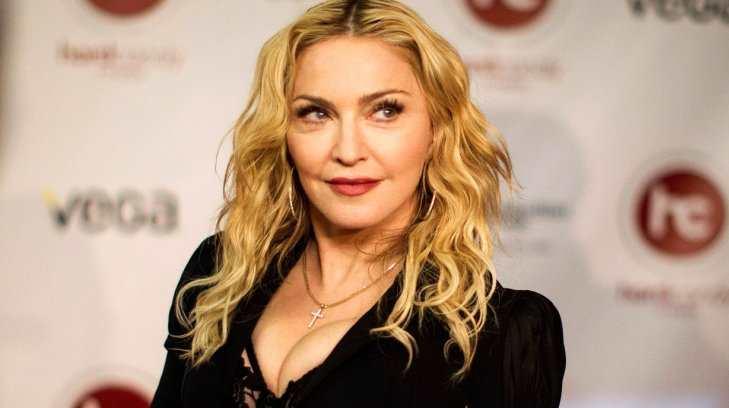 Madonna presenta a sus gemelas