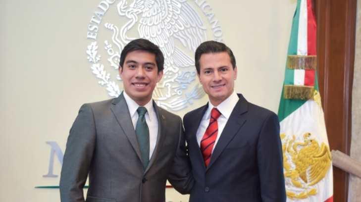 Estudiante mexicano seleccionado por la NASA visita Los Pinos