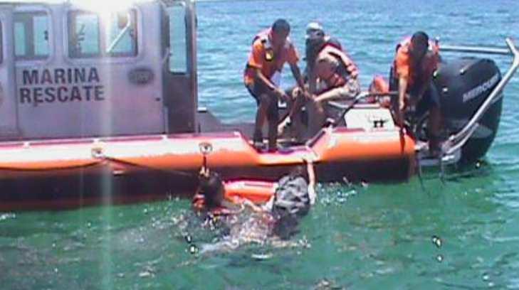 Marina rescata a náufragos a la deriva en Veracruz