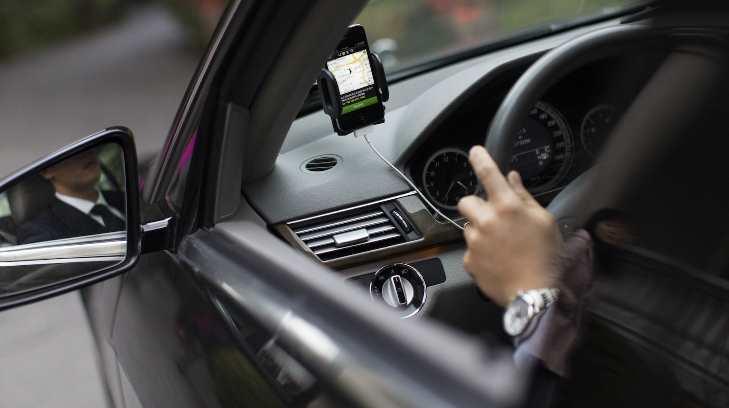 Fiscalizarán a servicios de taxi que se manejan a través de aplicaciones móviles