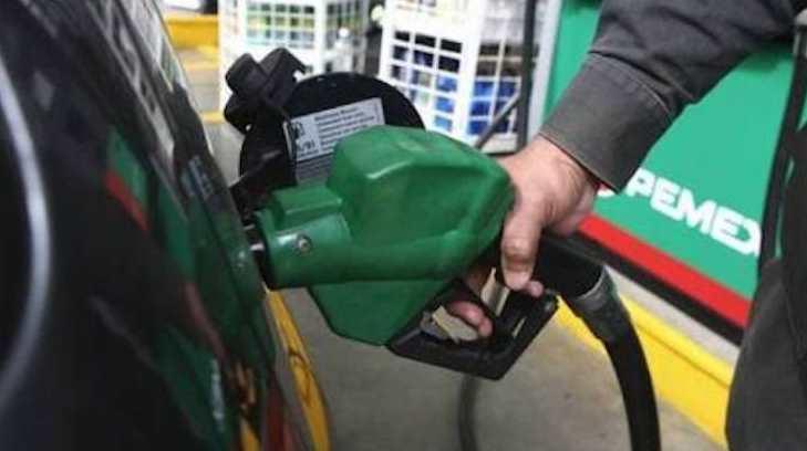 Precio de gasolinas y diesel bajan dos centavos este fin de semana