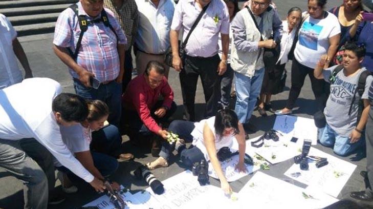 Marchan tras asesinato de periodista en Veracruz
