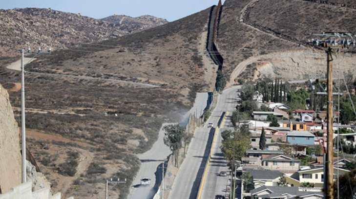 Mexicanos que busquen construir muro son traidores: Iglesia Católica