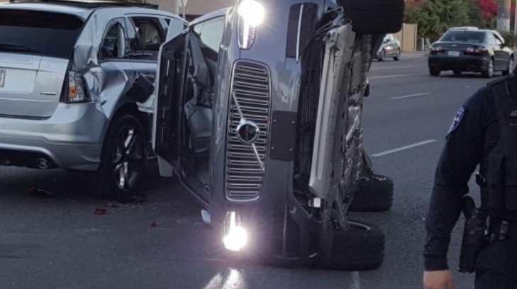 Vehículo autónomo de Uber choca en Arizona