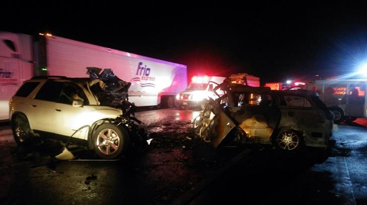 Mueren calcinadas 7 personas luego de un choque en autopista de Jalisco