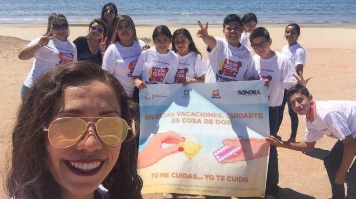 Jóvenes realizan campaña preventiva en la playa de Huatabampito