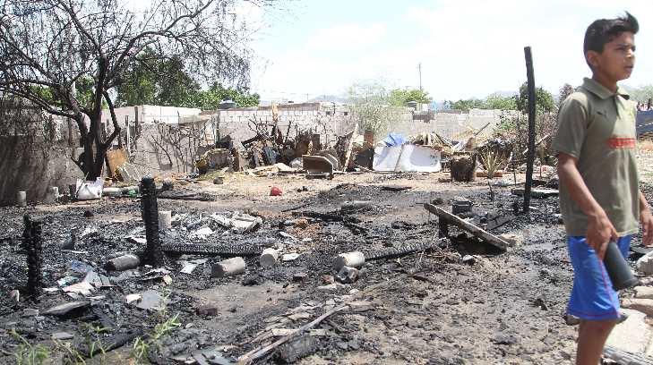 Incendio consume dos casas en la invasión Hoyo de Bonilla