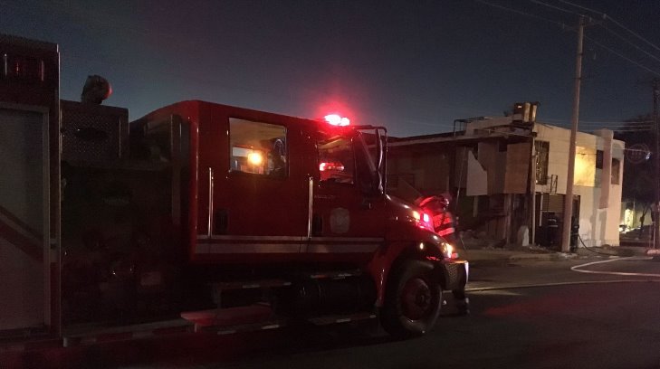 Cierran cruce de la calle Juárez y Veracruz; bomberos controlan fuga de gas
