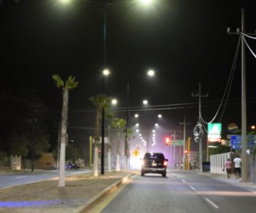 Omite señal de tránsito y atropella a una joven en Bahía de Kino