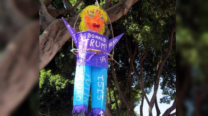 Queman piñata de Donald Trump en Puebla