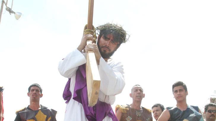 Carlos Andrés representa a Jesús en el Viacrucis del Cerro de la Campana por decimotercera vez
