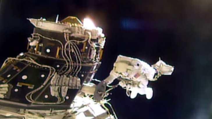 Astronautas terminan mantenimiento de laboratorio espacial