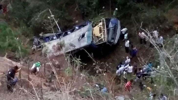 Suman 16 muertos por volcadura en Chiapas
