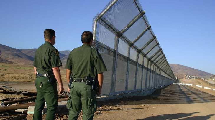 EU sustituye valla en la frontera de Naco Sonora-Arizona