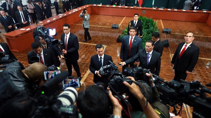 Peña Nieto anuncia acciones para proteger a periodistas y activistas