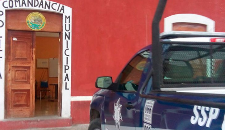 Le roban patrulla y armas a dos policías en Puebla