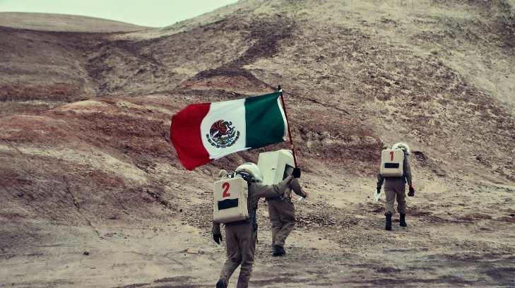 La bandera de México ondea en marte