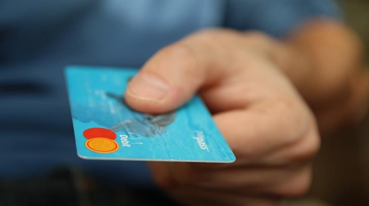 #MuchoOjo | Esto es lo que debes saber al adquirir tu primera tarjeta de crédito