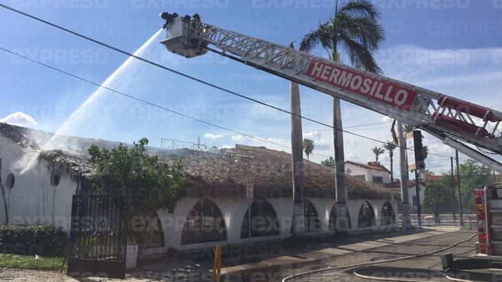#Video | Bomberos sofocan incendio en restaurante de mariscos en Hermosillo