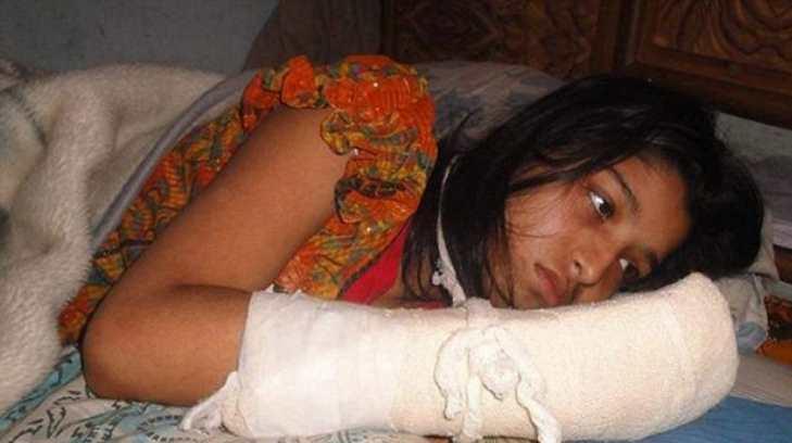 Hombre le corta los dedos a esposa para evitar que estudie en Bangladesh