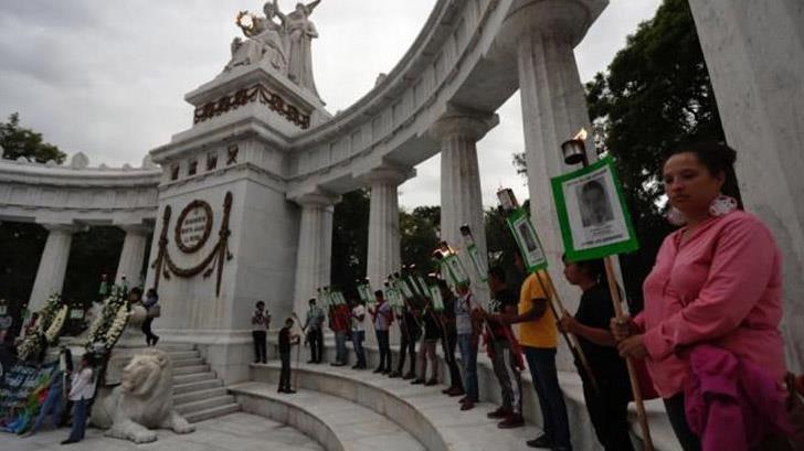 Reaparece El Mosh en marcha por los 43 de Ayotzinapa