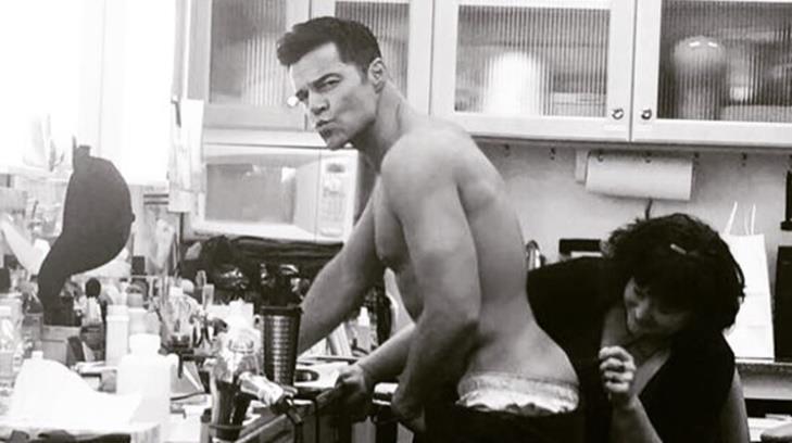 Penélope Cruz fotografió parte del trasero de Ricky Martin y sube imagen a Instagram