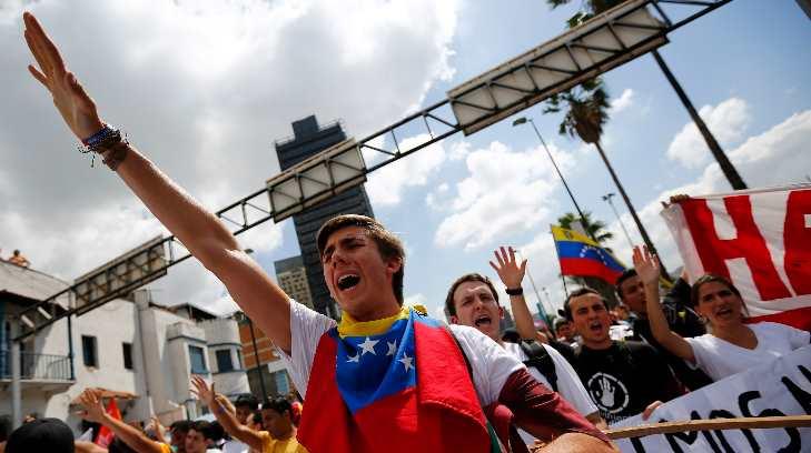 Venezolanos saldrán a las calles para promocionar consulta denominada ‘El pueblo decide’