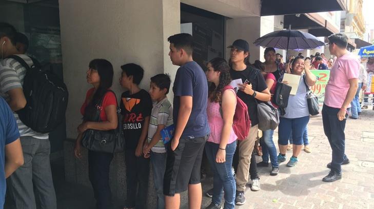 Hacen largas filas para tramitar o renovar credencial del Transporte Urbano en Hermosillo