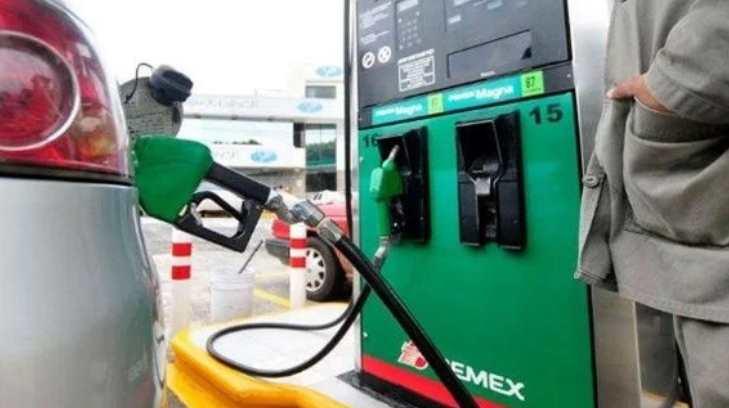 ¡25 pesos el litro! Gasolina sube al precio máximo en toda la historia
