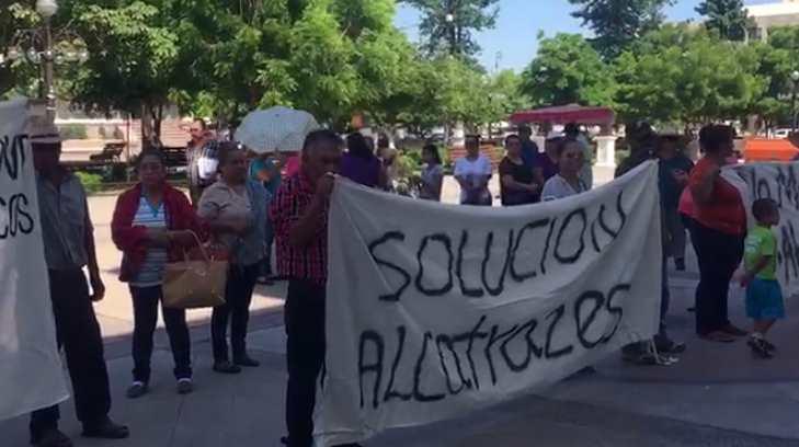 Habitantes de Huatabampo se manifiestan frente a Palacio de Gobierno
