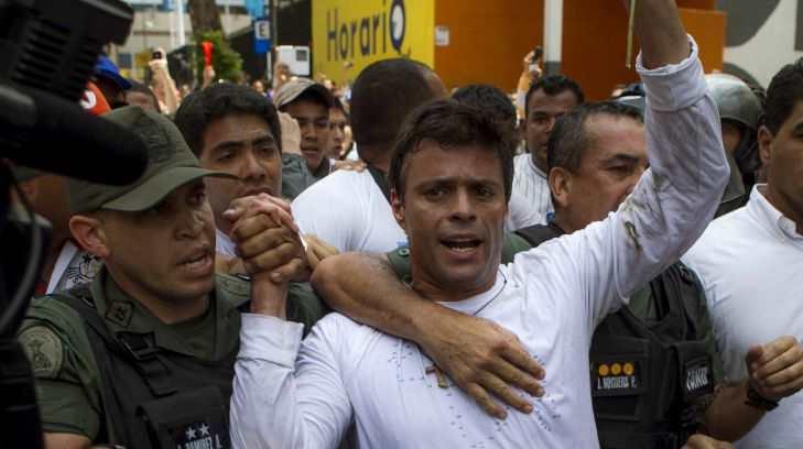El líder venezolano Leopoldo López vuelve a prisión domiciliaria