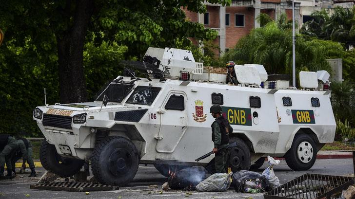 Gobierno de Venezuela reporta dos muertos en asalto a guarnición
