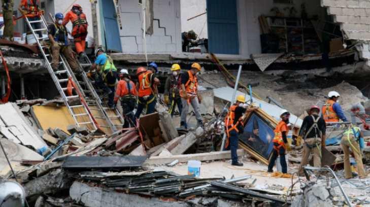 Rescatistas recuperan tres cuerpos más en Álvaro Obregón 286