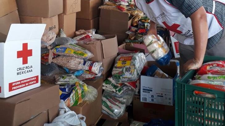 Decenas de voluntarios ayudan a Cruz Roja Hermosillo a elaborar despensas