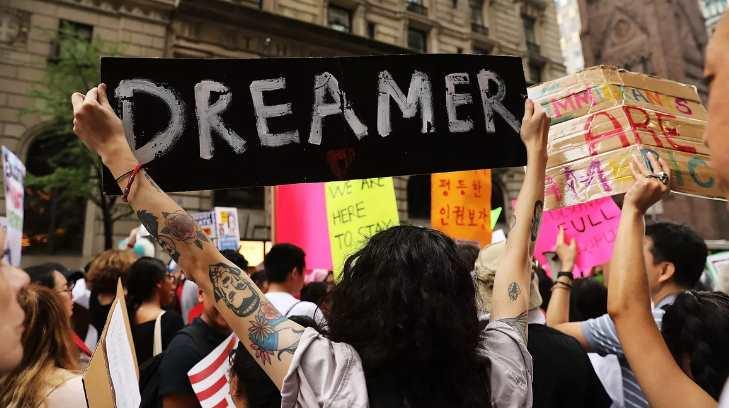 ‘Dreamers’ interponen demanda  contra Trump por terminar con programa migratorio