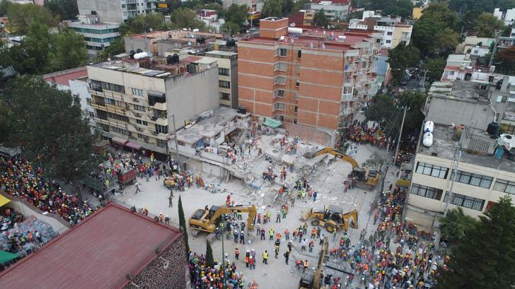 Fuerte lluvia complica labores de rescate en el norte de la Ciudad de México