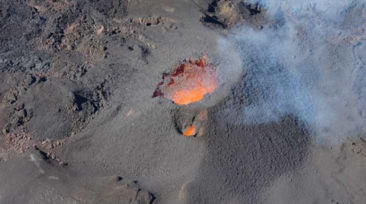 Más de 34 mil personas dejan la isla de Bali ante la inminente erupción de volcán en Indonesia
