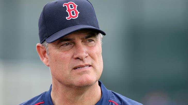 El mánager John Farrell sale de Red Sox