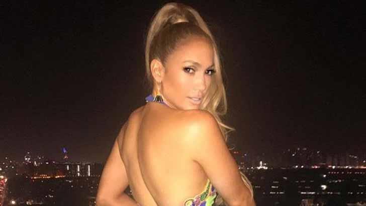 Jennifer Lopez agita a las redes sociales con sensual vestuario