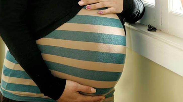 Cachan a mujer que fingió estar embarazada en Guaymas para recibir vacuna
