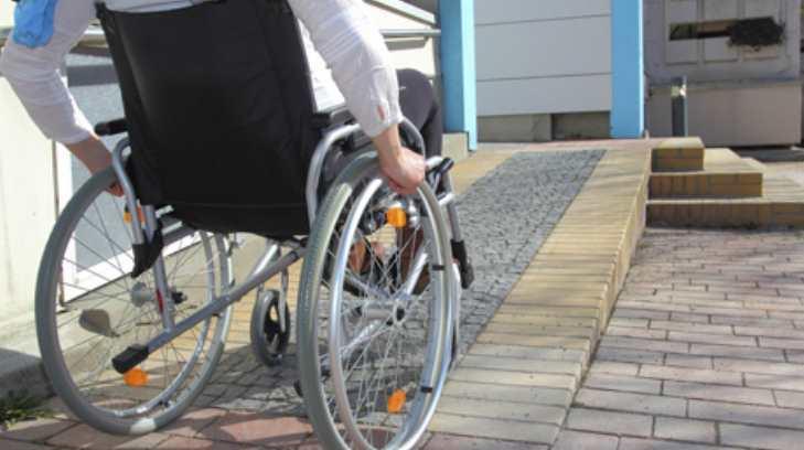 Estudiantes diseñan silla de ruedas para lugares de difícil acceso