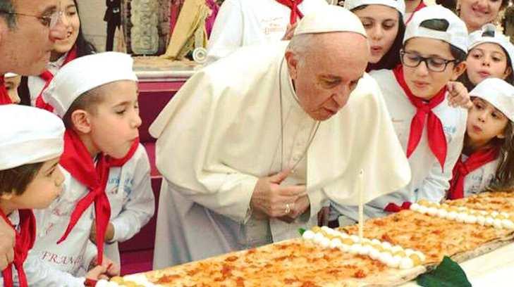 Papa Francisco festeja su cumpleaños con pizza de cuatro metros