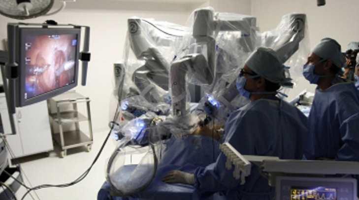 Realizan la primera cirugía robótica de tórax en México
