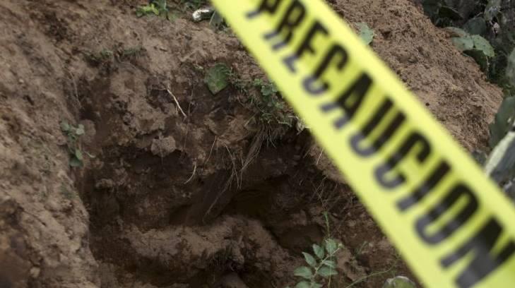 Hallan en Sinaloa una fosa clandestina con 2 cuerpos en estado de descomposición