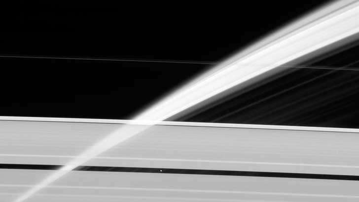 La NASA muestra fotografías de anillos helados de Saturno