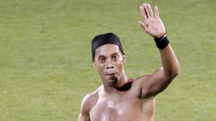 Ronaldinho se despide de las canchas