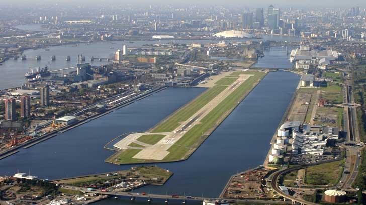 Aeropuerto londinense es cerrado por bomba de Segunda Guerra Mundial