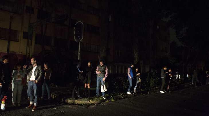 Sin electricidad casi un millón de hogares afectados por sismo