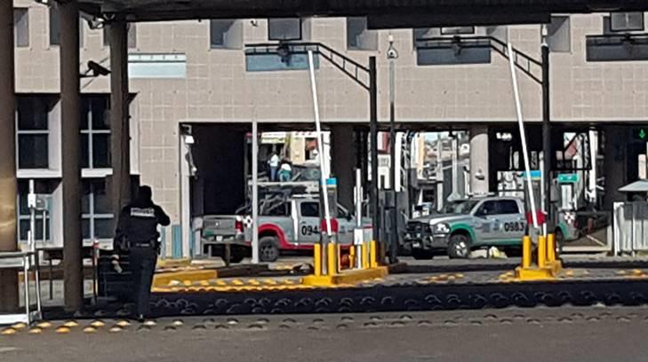 Fuga de dos camionetas por la aduana Mariposa provoca persecución en Nogales, Sonora